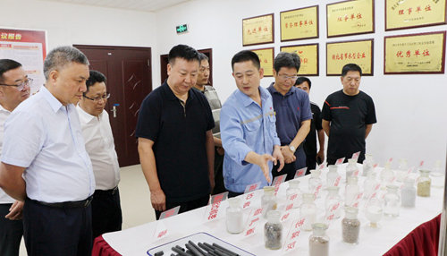烏海市委書記史萬(wàn)鈞一行到股份公司調(diào)研(圖2)