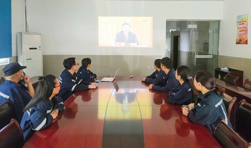 向抗疫英雄致敬！宜化集團(tuán)組織收看全國抗擊新冠肺炎疫情表彰大會(圖7)