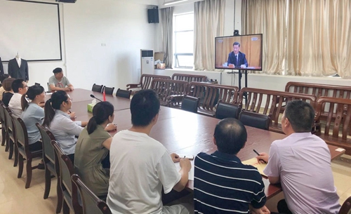 向抗疫英雄致敬！宜化集團(tuán)組織收看全國抗擊新冠肺炎疫情表彰大會(圖13)