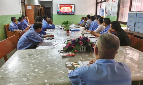 向抗疫英雄致敬！宜化集團(tuán)組織收看全國抗擊新冠肺炎疫情表彰大會(圖12)