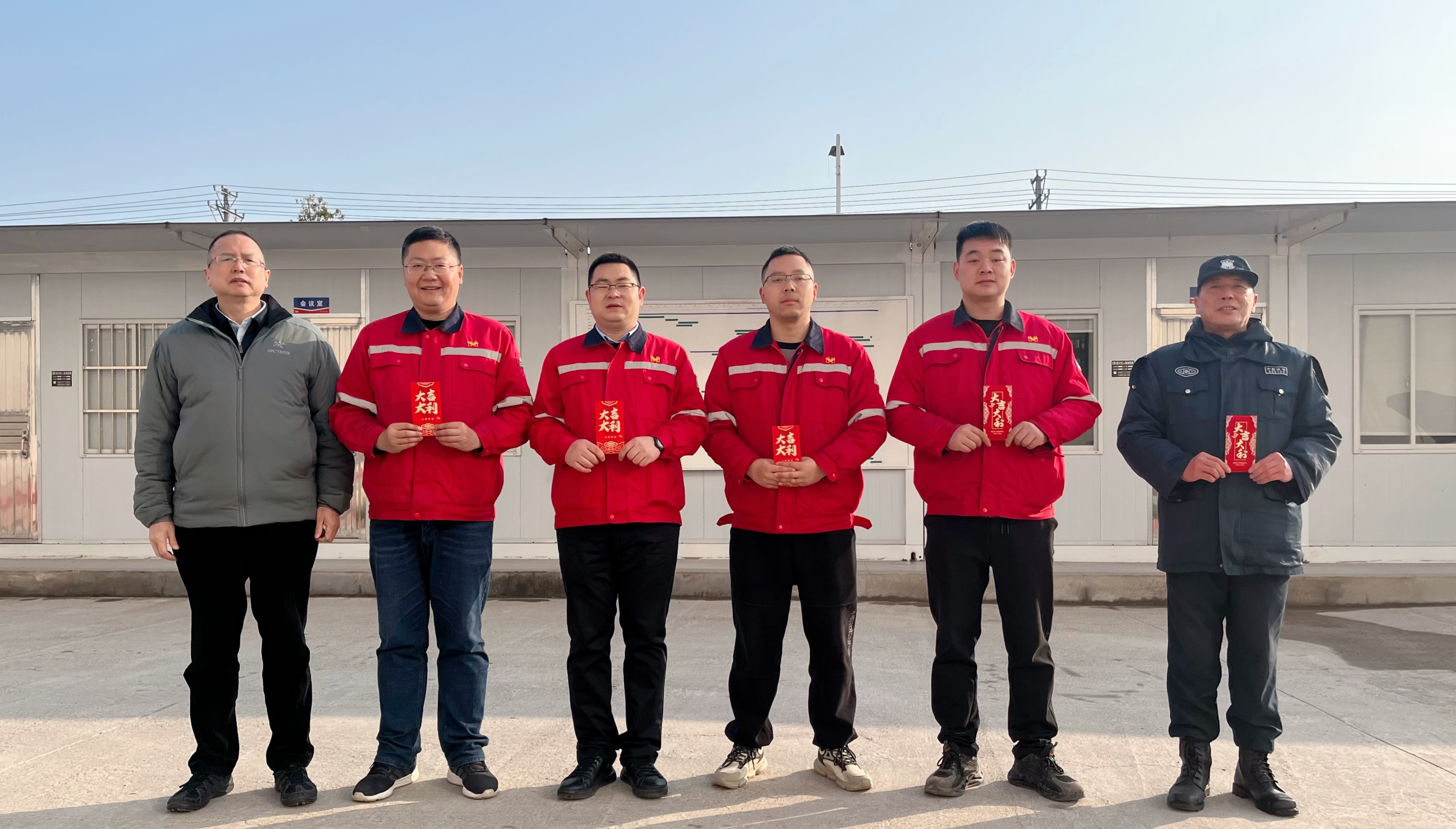 化機公司黨委書記、董事長、總經(jīng)理楊中澤到項目現(xiàn)場走訪慰問(圖2)