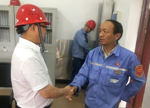 王大真到宜都園區(qū)、股份公司看望慰問基層黨員