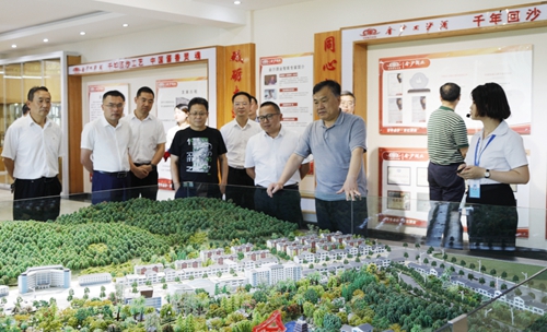 袁衛(wèi)東、王大真到金沙酒業(yè)調(diào)研指導(dǎo)工作